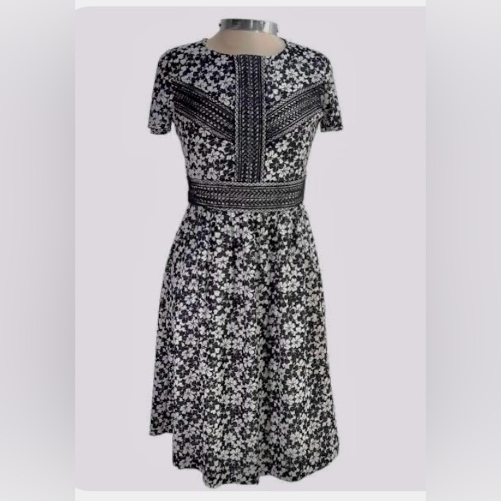 Chic Banana Republic Women’s Black | White Intricate Floral Design Dress Sz 2